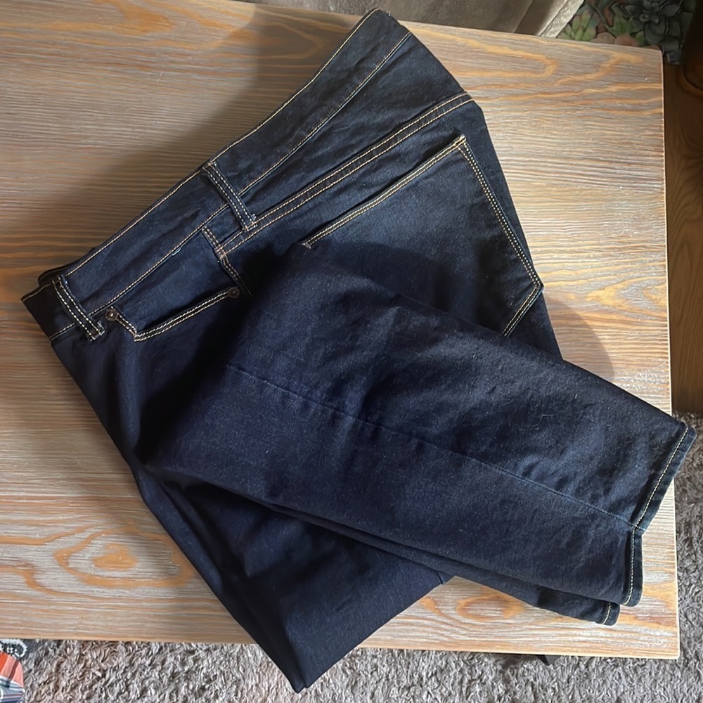 Old Navy “Flirt” dark wash jeans!!